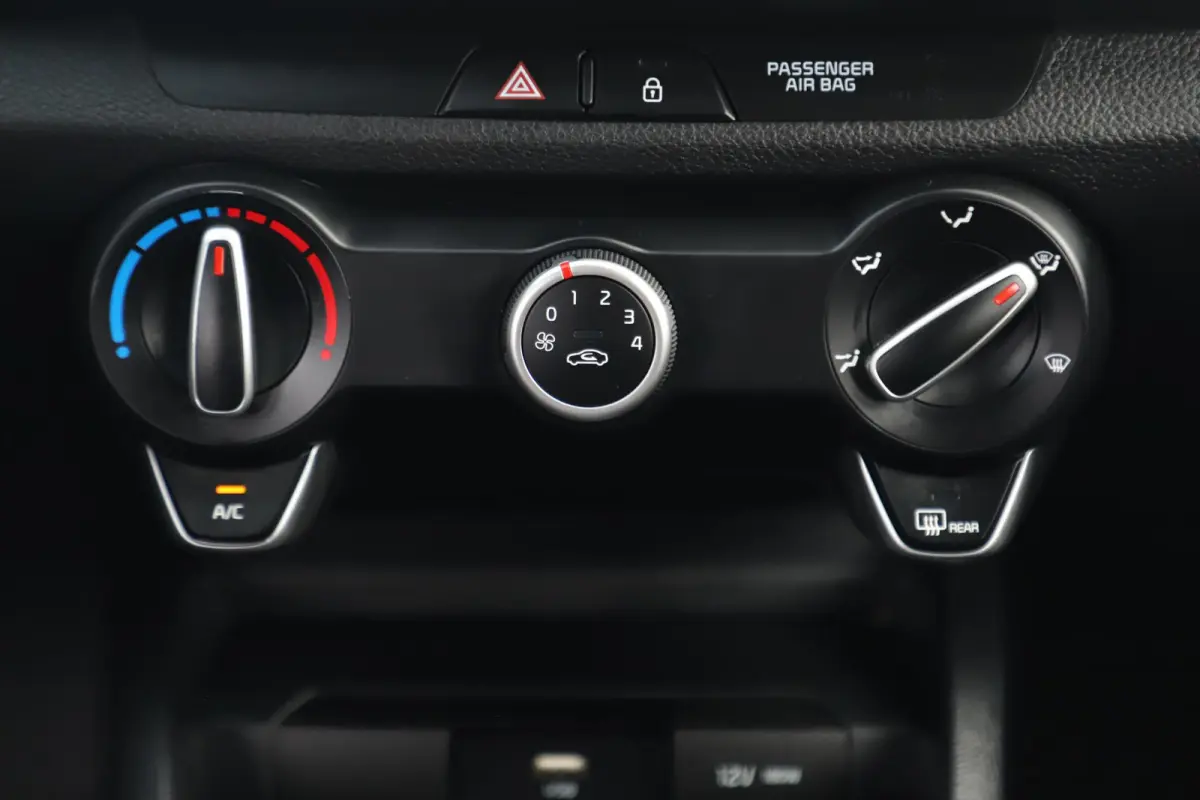 1.0 T-GDi MHEV DynamicLine 101PK Navigatie Achteruitrijcamera Airco Cruise LMV Rijstrooksensor