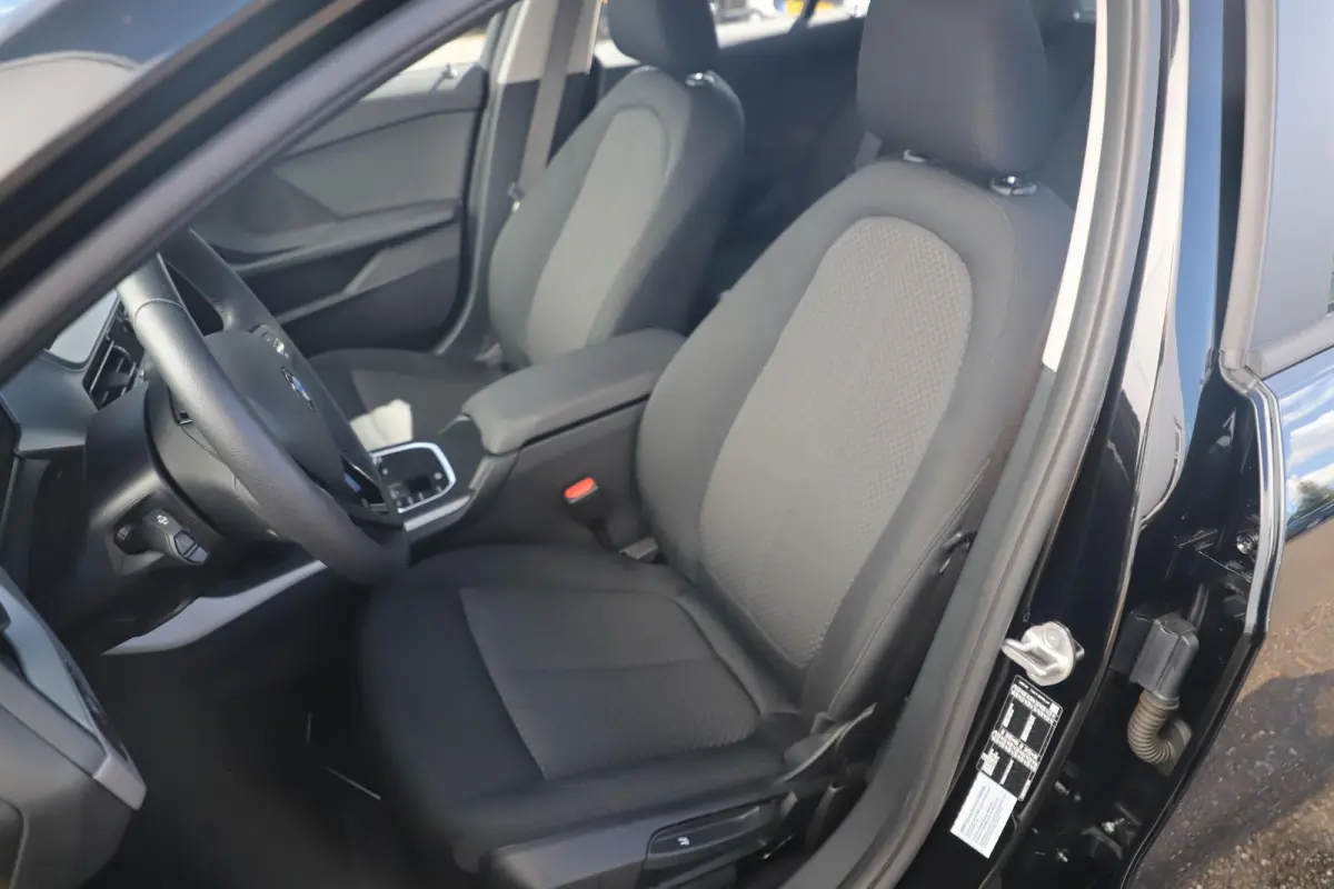 118i 136PK Automaat Navigatie Carplay Android Stoelverwarming 17 inch LMV Cruise Parkeersensor LED