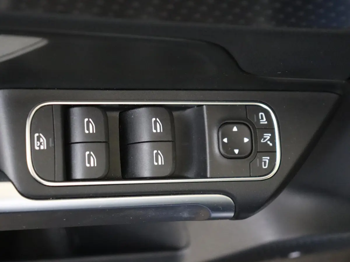 250+ Luxury Line LIMITED 71 kWh Premium Pakket /Panoramadak /Keyless-Go /CarPlay /10.198 KM!
