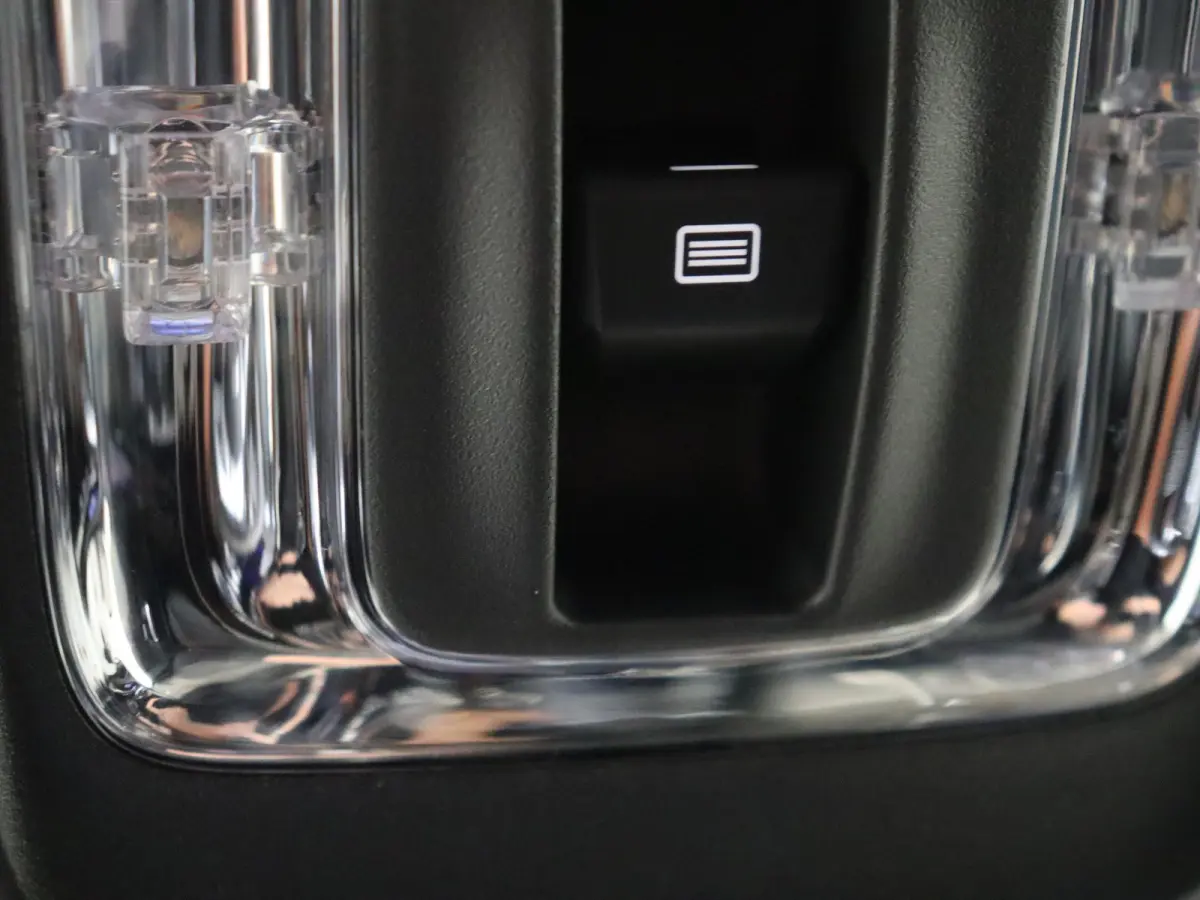 250+ Luxury Line LIMITED 71 kWh Premium Pakket /Panoramadak /Keyless-Go /CarPlay /10.198 KM!