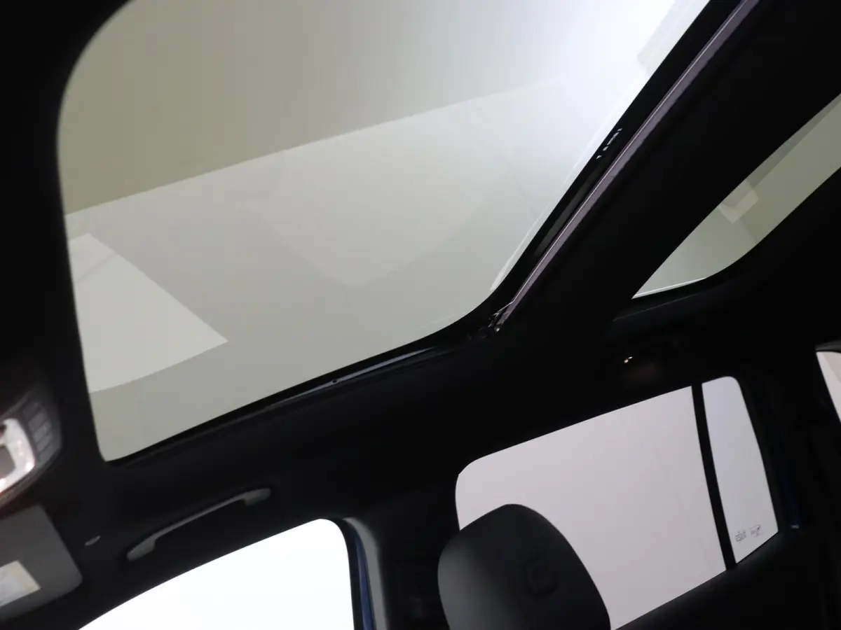 250+ Luxury Line LIMITED 71 kWh Premium Pakket /Panoramadak /Keyless-Go /CarPlay /10.198 KM!