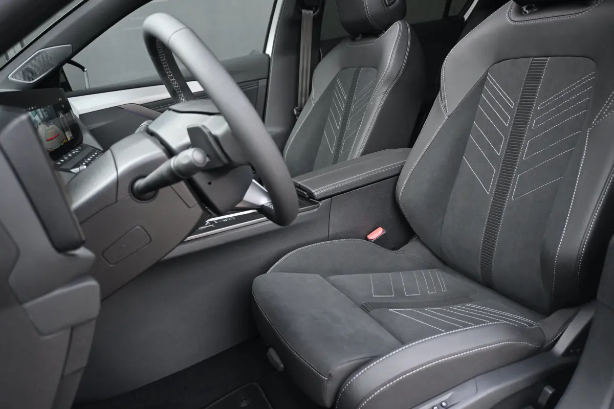 1.6 Turbo Plug In Hybrid Ultimate | Demo-Deal ! | Navigatie | Schuif-/Kanteldak | Massagestoelen | Stoel/Stuurverwarming | HUD | Intelli-Lux Verlichting | !!