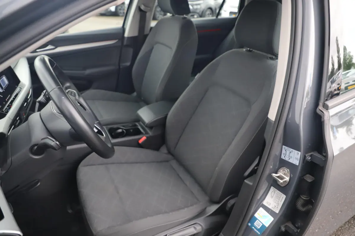 1.0 TSI Life 18 inch R-Line Look Velgen Virtual Cockpit Navigatie Sfeerverlichting Carplay Android Adaptive Cruise Parkeersensor
