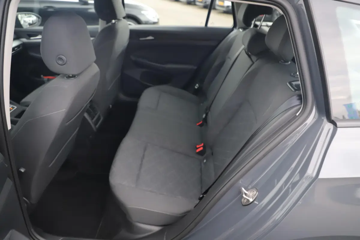 1.0 TSI Life 18 inch R-Line Look Velgen Virtual Cockpit Navigatie Sfeerverlichting Carplay Android Adaptive Cruise Parkeersensor