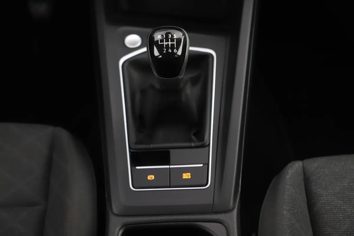 1.0 TSI Life 18 inch R-Line Look Velgen Virtual Cockpit Navigatie Sfeerverlichting Carplay Android Adaptive Cruise Parkeersensor