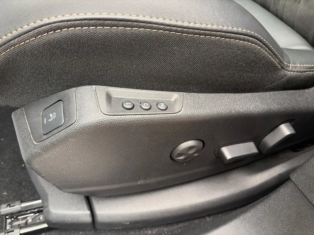 1.2 Hybrid 136 GT Black Pack | Full Option | 7-Zitter | Panoramadak | Elektrische Stoelen met Geheugenfunctie | Massagestoelen | Stoelverwarming | Adaptieve Cruise Control | Drive Assist | 3
