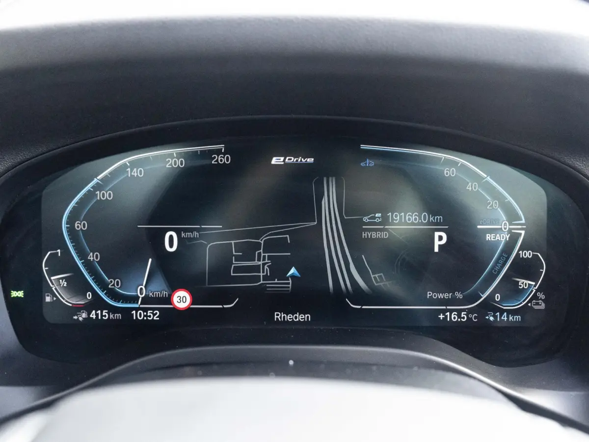 xDrive30e | High Executive | 19 inch | Comfort Access | Panoramadak | Driving Assistant | BMW Laserlight | Head Up Display | HIFI