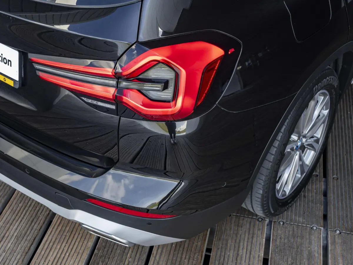 xDrive30e | High Executive | 19 inch | Comfort Access | Panoramadak | Driving Assistant | BMW Laserlight | Head Up Display | HIFI
