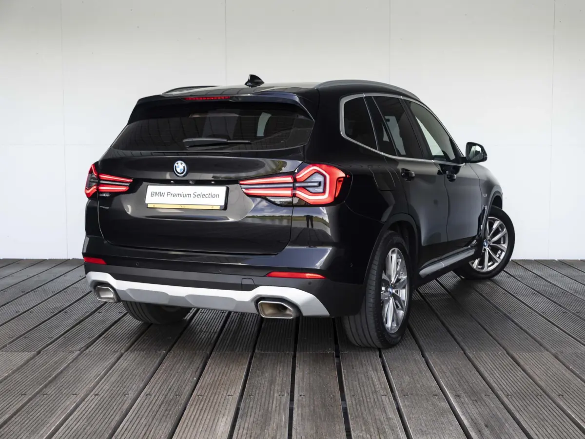 xDrive30e | High Executive | 19 inch | Comfort Access | Panoramadak | Driving Assistant | BMW Laserlight | Head Up Display | HIFI