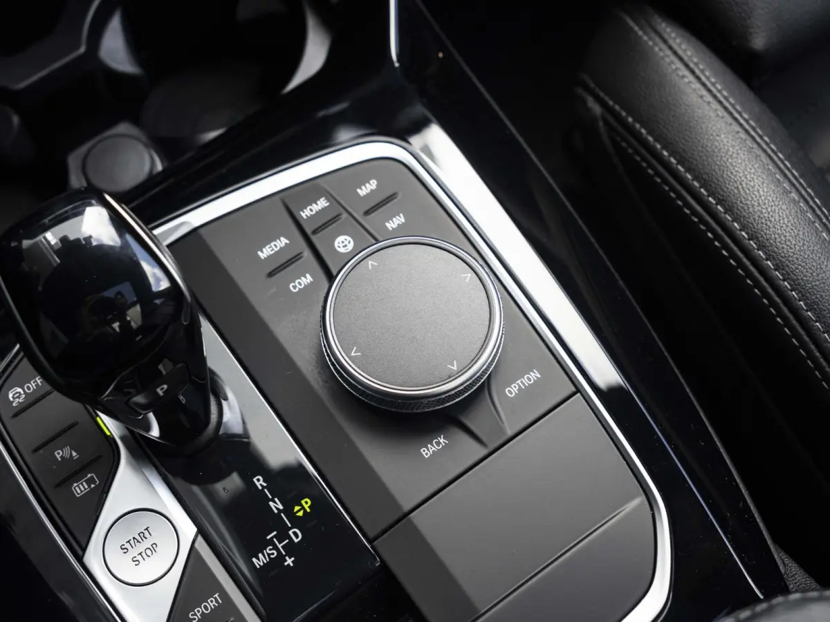 xDrive30e | High Executive | 19 inch | Comfort Access | Panoramadak | Driving Assistant | BMW Laserlight | Head Up Display | HIFI