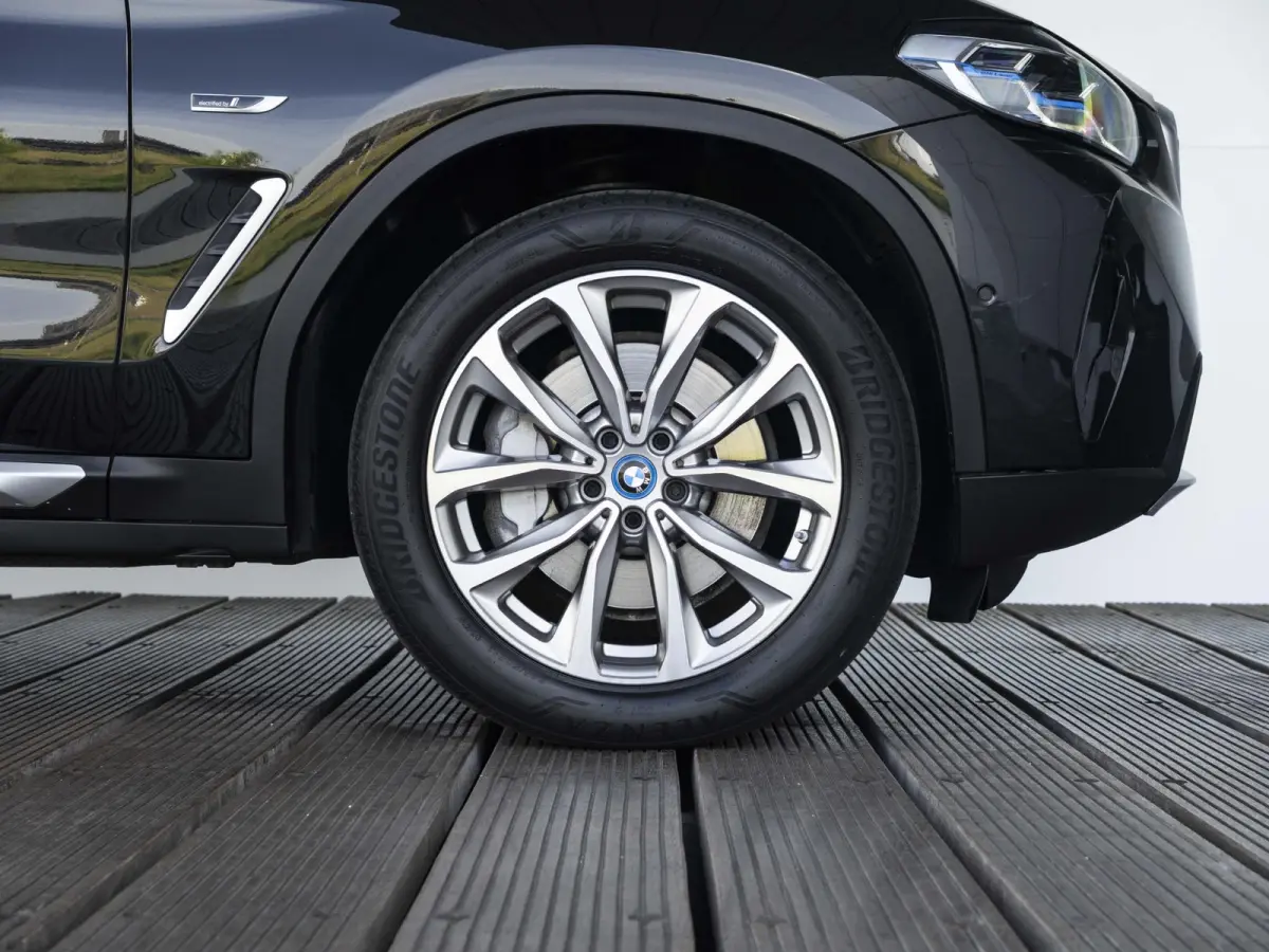 xDrive30e | High Executive | 19 inch | Comfort Access | Panoramadak | Driving Assistant | BMW Laserlight | Head Up Display | HIFI