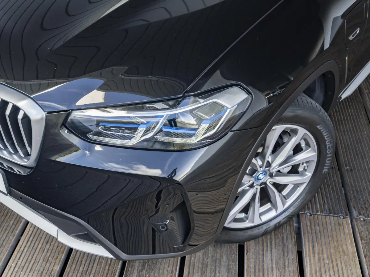 xDrive30e | High Executive | 19 inch | Comfort Access | Panoramadak | Driving Assistant | BMW Laserlight | Head Up Display | HIFI