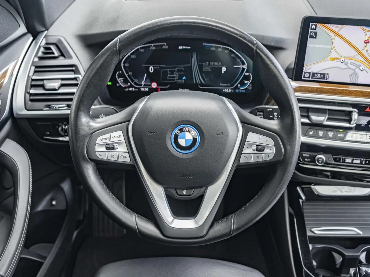 xDrive30e | High Executive | 19 inch | Comfort Access | Panoramadak | Driving Assistant | BMW Laserlight | Head Up Display | HIFI