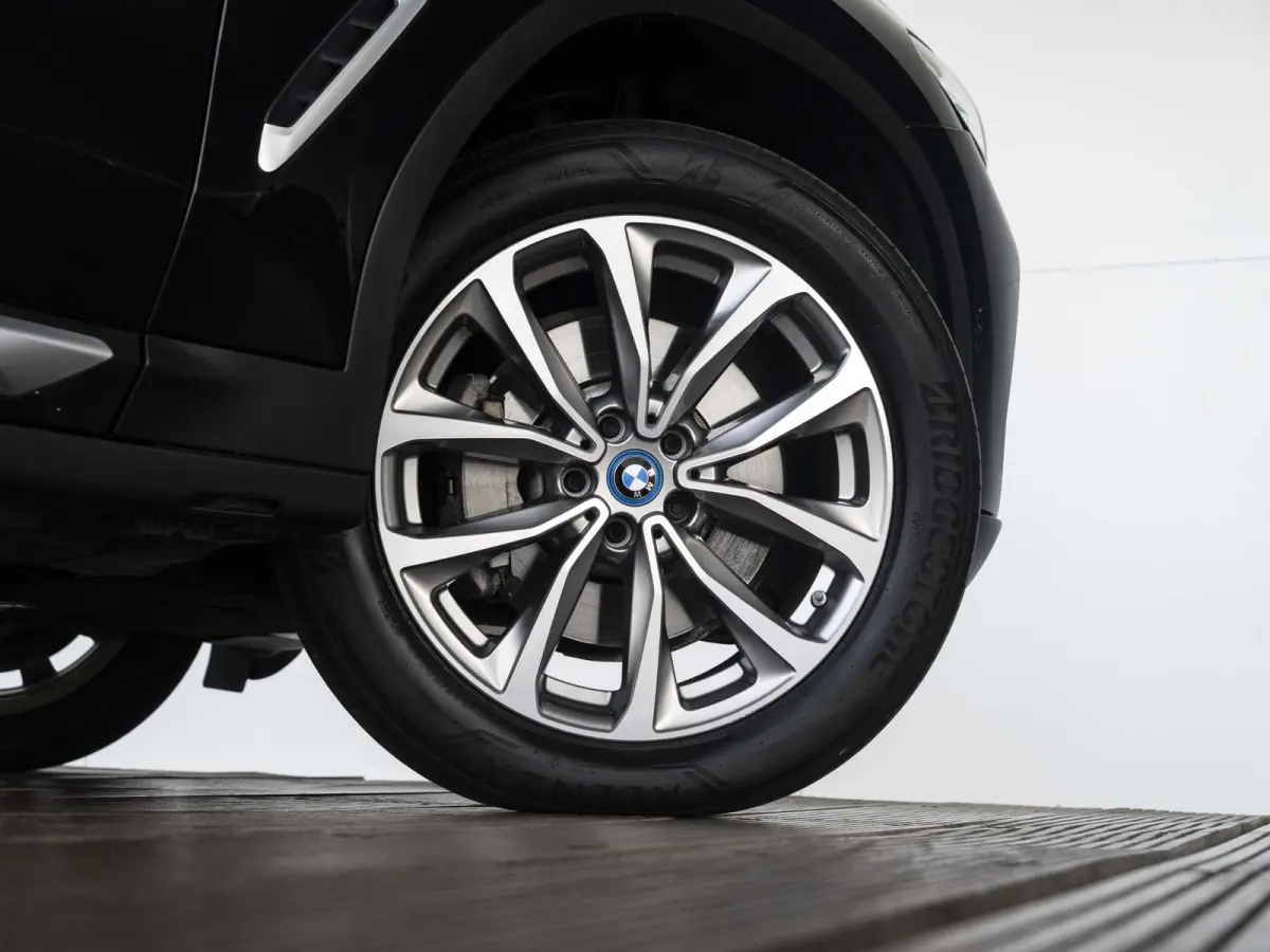 xDrive30e | High Executive | 19 inch | Comfort Access | Panoramadak | Driving Assistant | BMW Laserlight | Head Up Display | HIFI