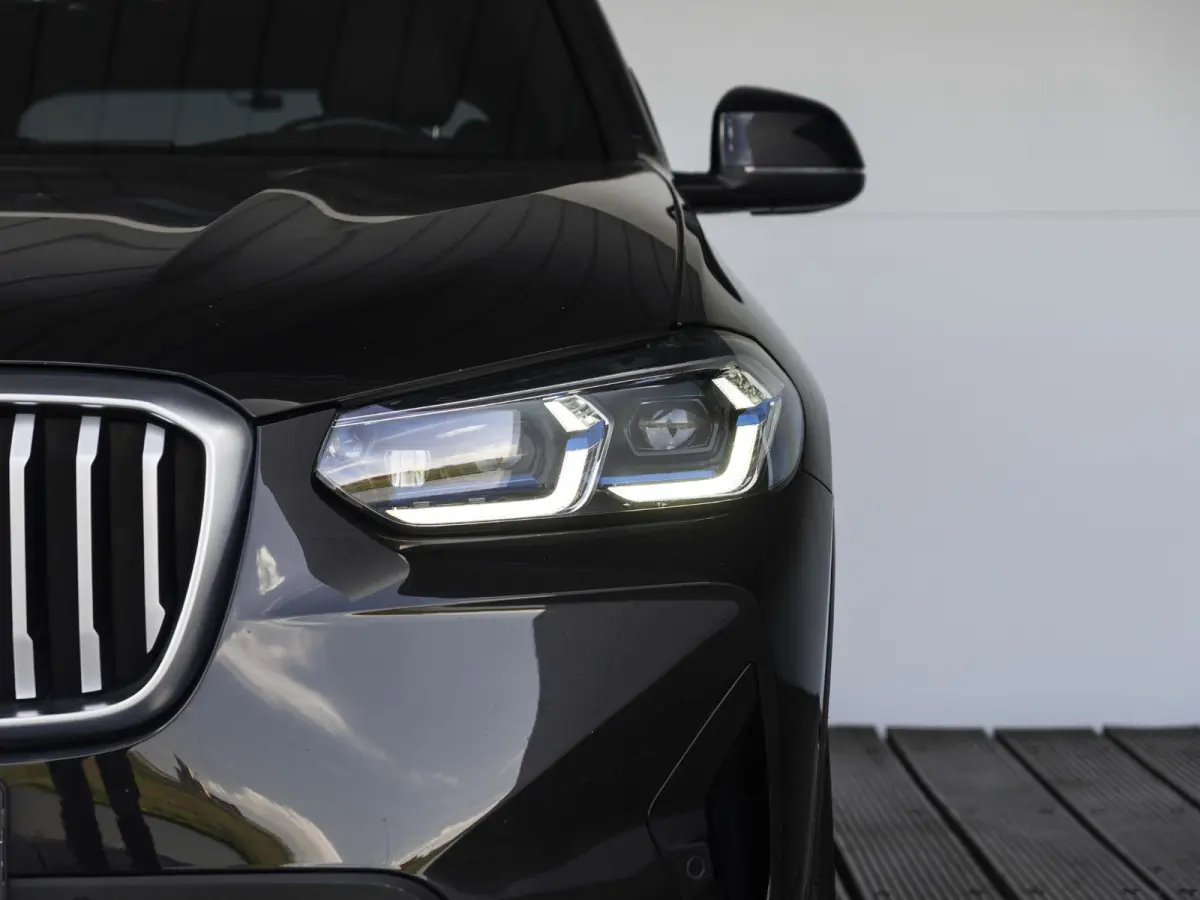 xDrive30e | High Executive | 19 inch | Comfort Access | Panoramadak | Driving Assistant | BMW Laserlight | Head Up Display | HIFI
