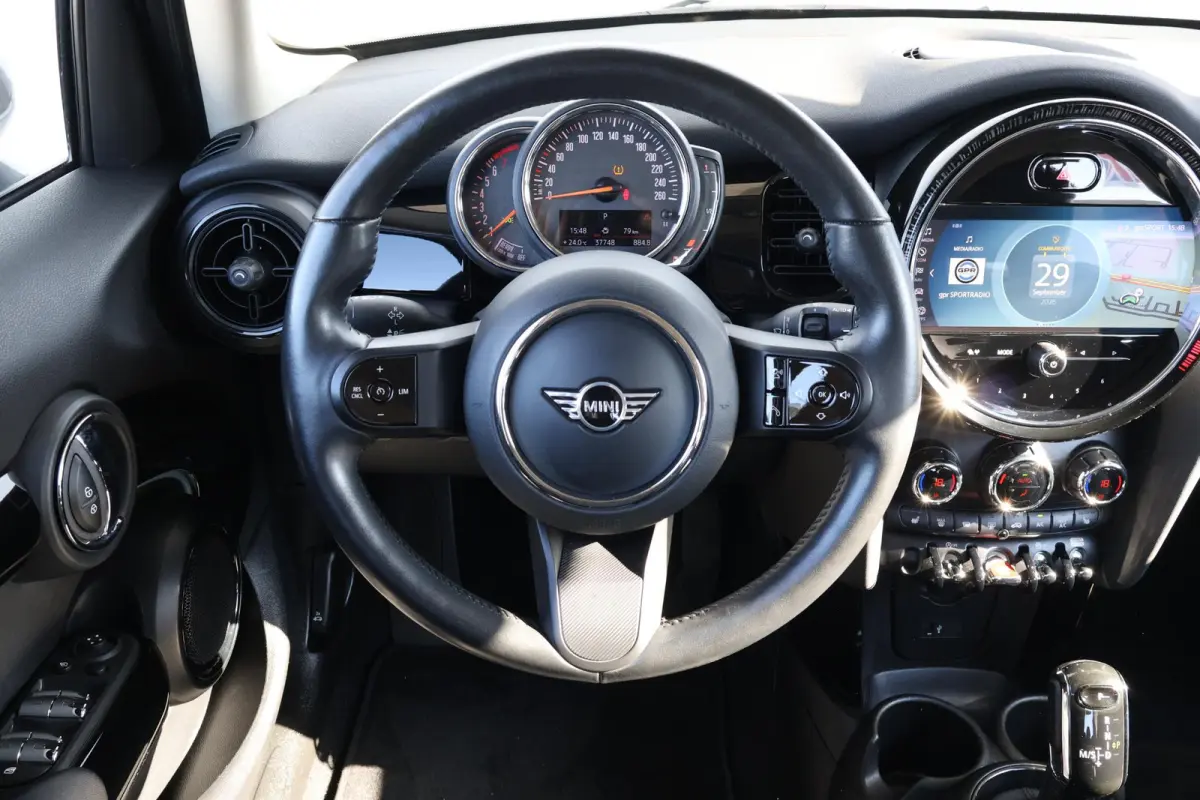 1.5 Cooper Business Edition | 16" Victory Spoke black | Classic Uitvoering | Comfort Plus Pakket | Connected Navigation Pakket | Rooftop Grey NEXT