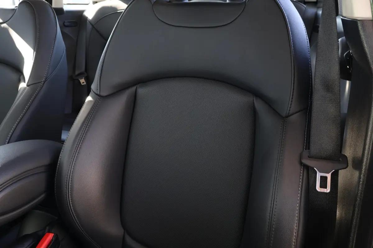 1.5 Cooper Business Edition | 16" Victory Spoke black | Classic Uitvoering | Comfort Plus Pakket | Connected Navigation Pakket | Rooftop Grey NEXT