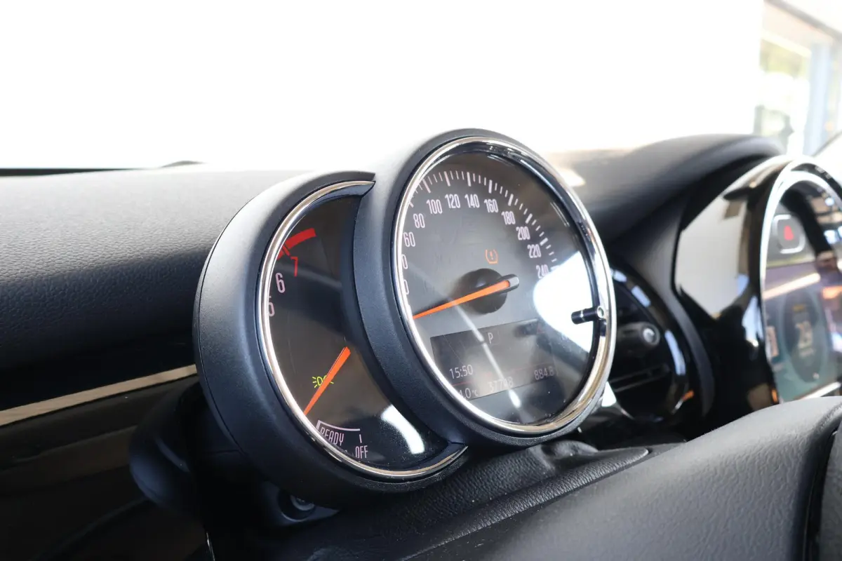 1.5 Cooper Business Edition | 16" Victory Spoke black | Classic Uitvoering | Comfort Plus Pakket | Connected Navigation Pakket | Rooftop Grey NEXT