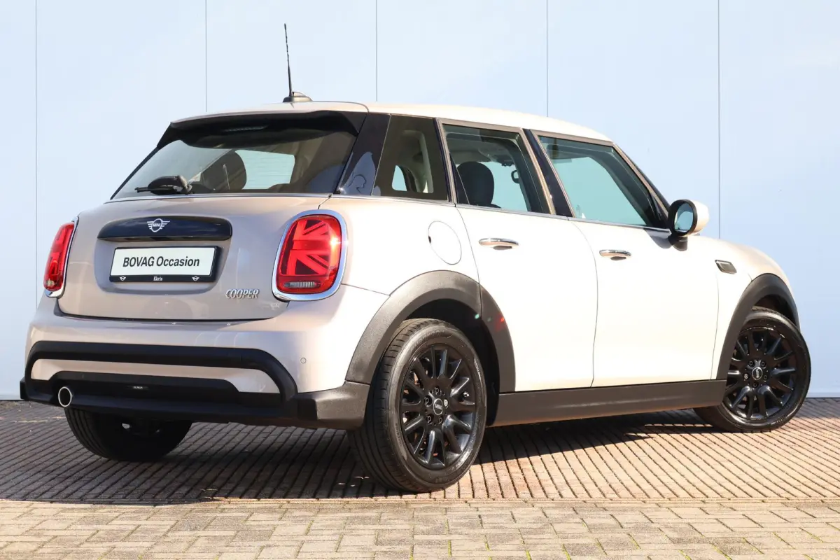 1.5 Cooper Business Edition | 16" Victory Spoke black | Classic Uitvoering | Comfort Plus Pakket | Connected Navigation Pakket | Rooftop Grey NEXT