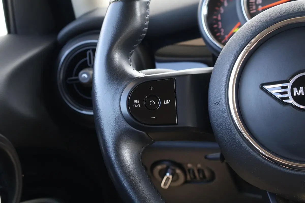 1.5 Cooper Business Edition | 16" Victory Spoke black | Classic Uitvoering | Comfort Plus Pakket | Connected Navigation Pakket | Rooftop Grey NEXT