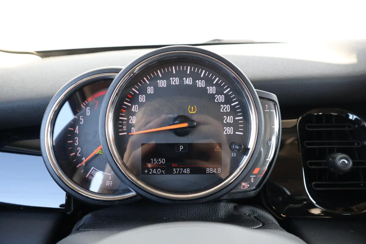 1.5 Cooper Business Edition | 16" Victory Spoke black | Classic Uitvoering | Comfort Plus Pakket | Connected Navigation Pakket | Rooftop Grey NEXT