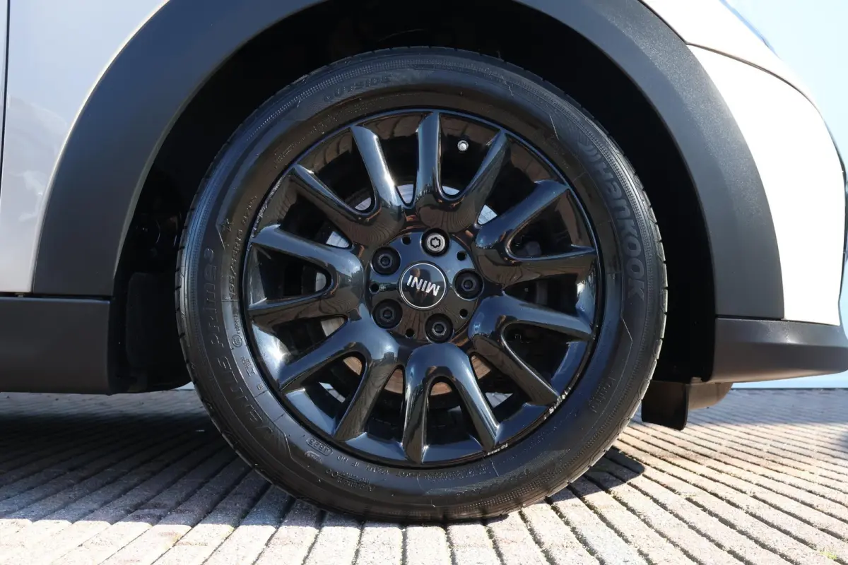 1.5 Cooper Business Edition | 16" Victory Spoke black | Classic Uitvoering | Comfort Plus Pakket | Connected Navigation Pakket | Rooftop Grey NEXT