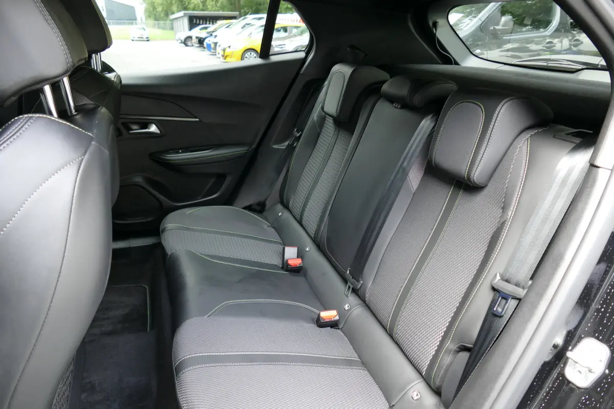 136PK 50KWH GT / CAMERA V+A / KEYLESS / FULL-LED / 17"LMV /  NAVI / CLIMA / PDC / BLUETOOTH / CRUISECONTROL / 1E EIGENAAR / SCHITTERENDE STAAT !!