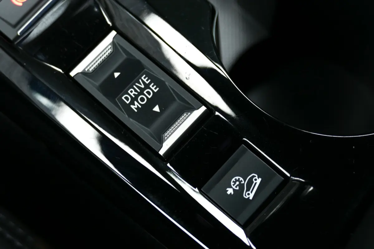 136PK 50KWH GT / CAMERA V+A / KEYLESS / FULL-LED / 17"LMV /  NAVI / CLIMA / PDC / BLUETOOTH / CRUISECONTROL / 1E EIGENAAR / SCHITTERENDE STAAT !!
