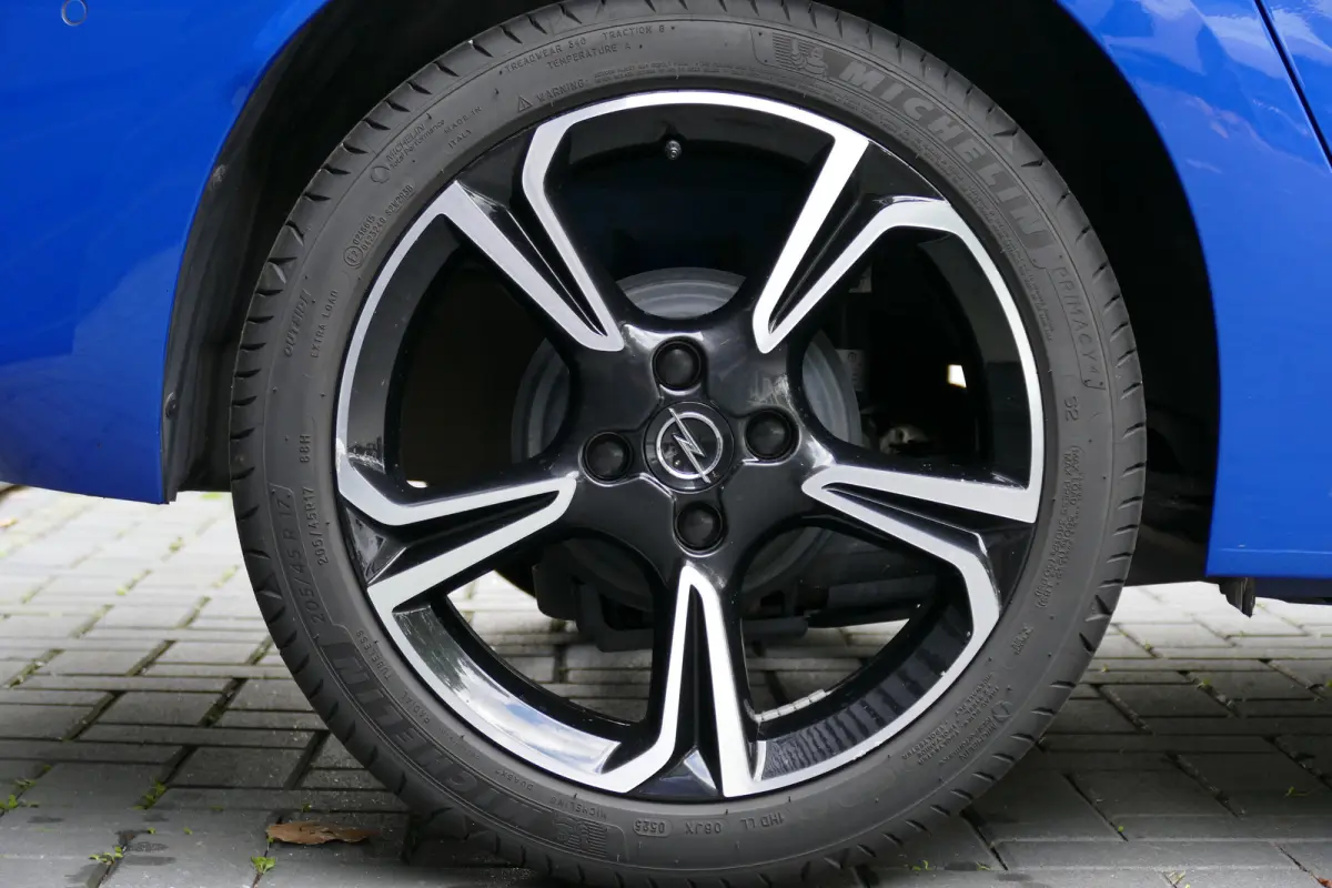 1.2 TURBO 100PK GS / CAMERA / LED / 17"LMV / NAVI / AIRCO / PDC / BLUETOOTH / CRUISECONTROL / 1E EIGENAAR / SCHITTERENDE STAAT !!