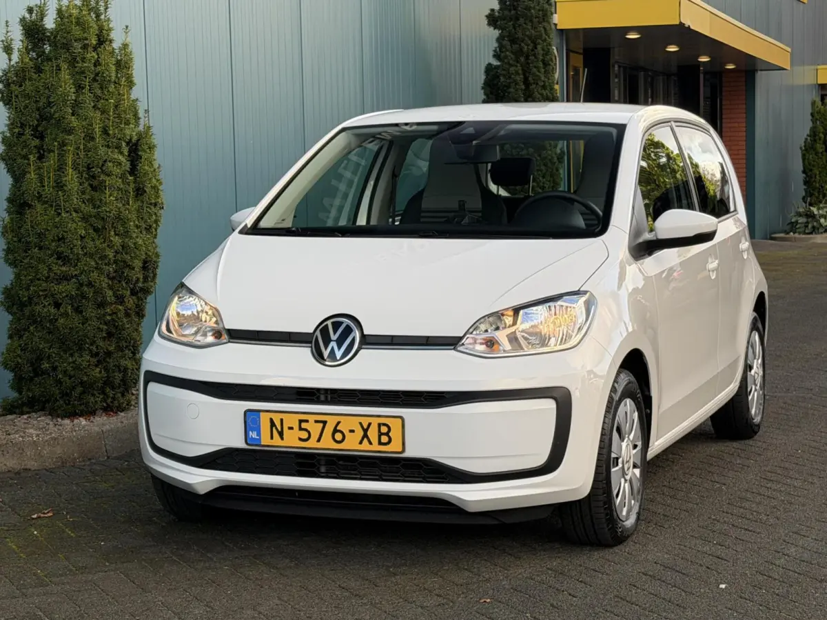Up! 1.0 AC | BLUETOOTH | DAB | LANE.ASSIST | NAP