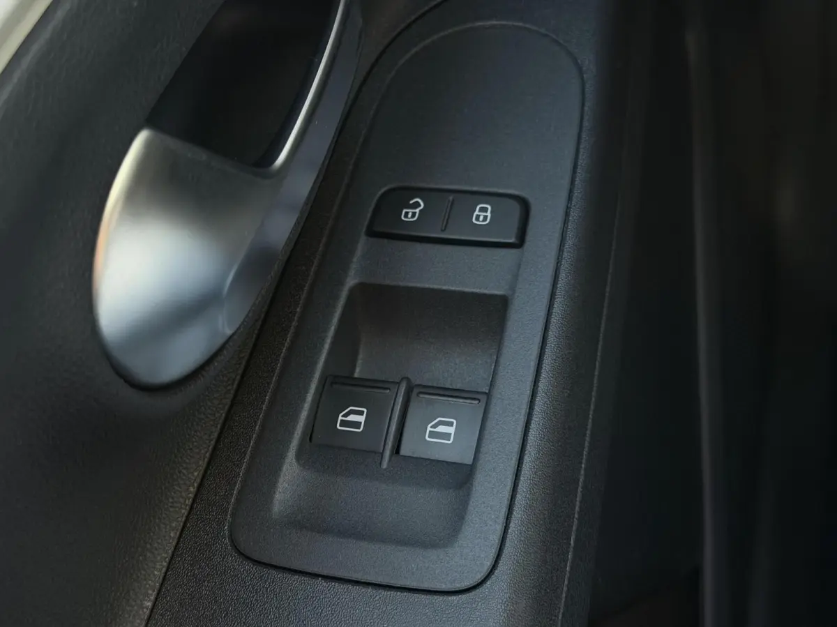 Up! 1.0 AC | BLUETOOTH | DAB | LANE.ASSIST | NAP