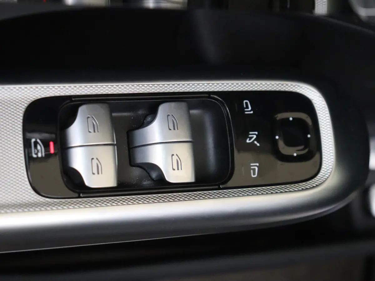 300 e Sport Edition /Panoramadak /Memory /Superscreen /360 Camera /Distronic /20 Inch