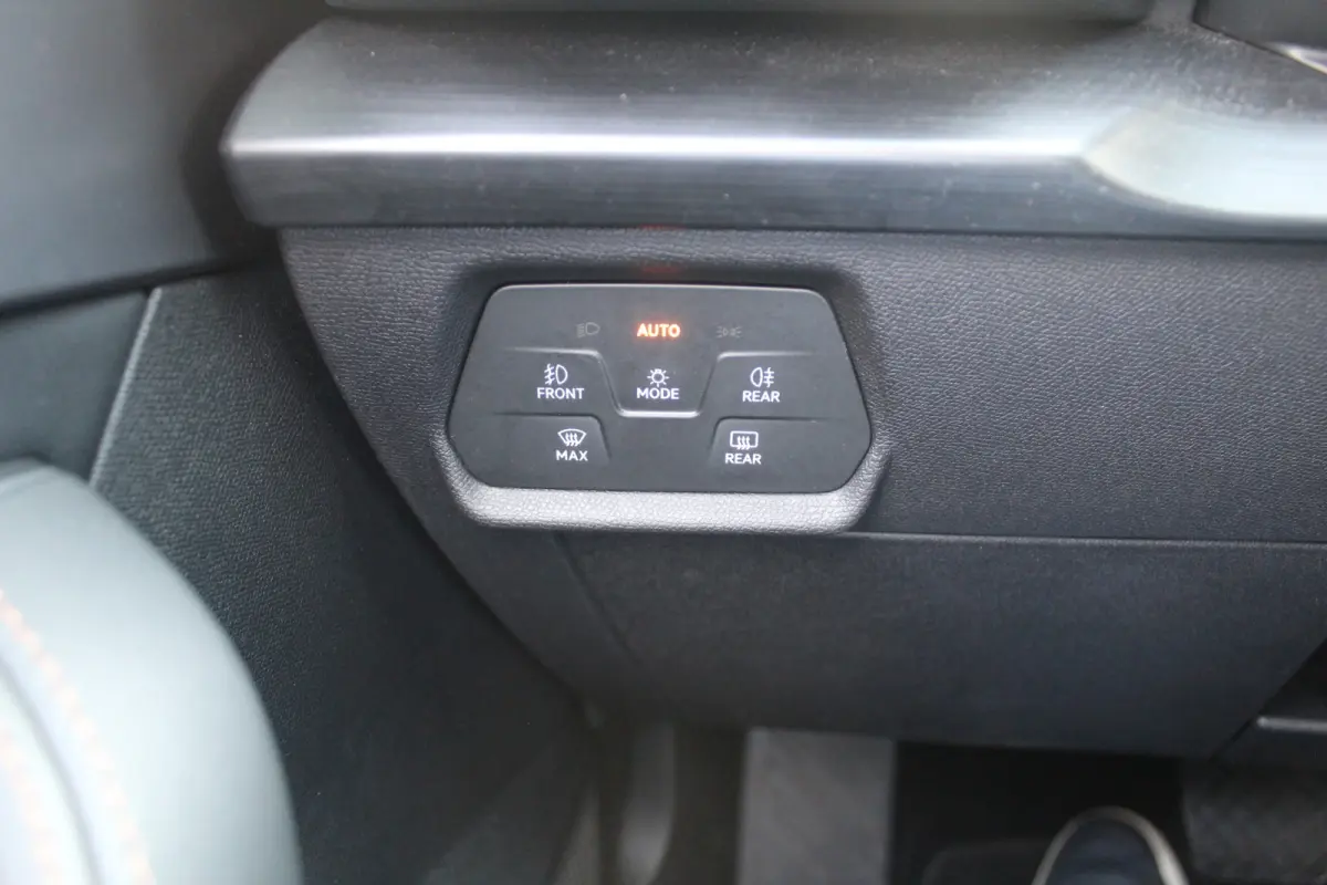 1.4 TSI e-Hybrid Essential Apple Carplay/Android Auto l Voorstoelen verwarmd l Keyless entry / start l stuur verwarmd