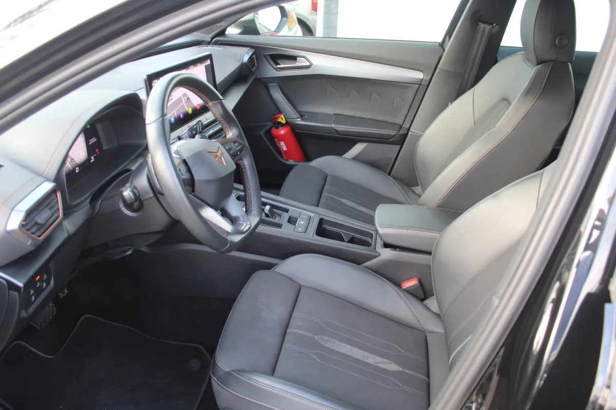 1.4 TSI e-Hybrid Essential Apple Carplay/Android Auto l Voorstoelen verwarmd l Keyless entry / start l stuur verwarmd