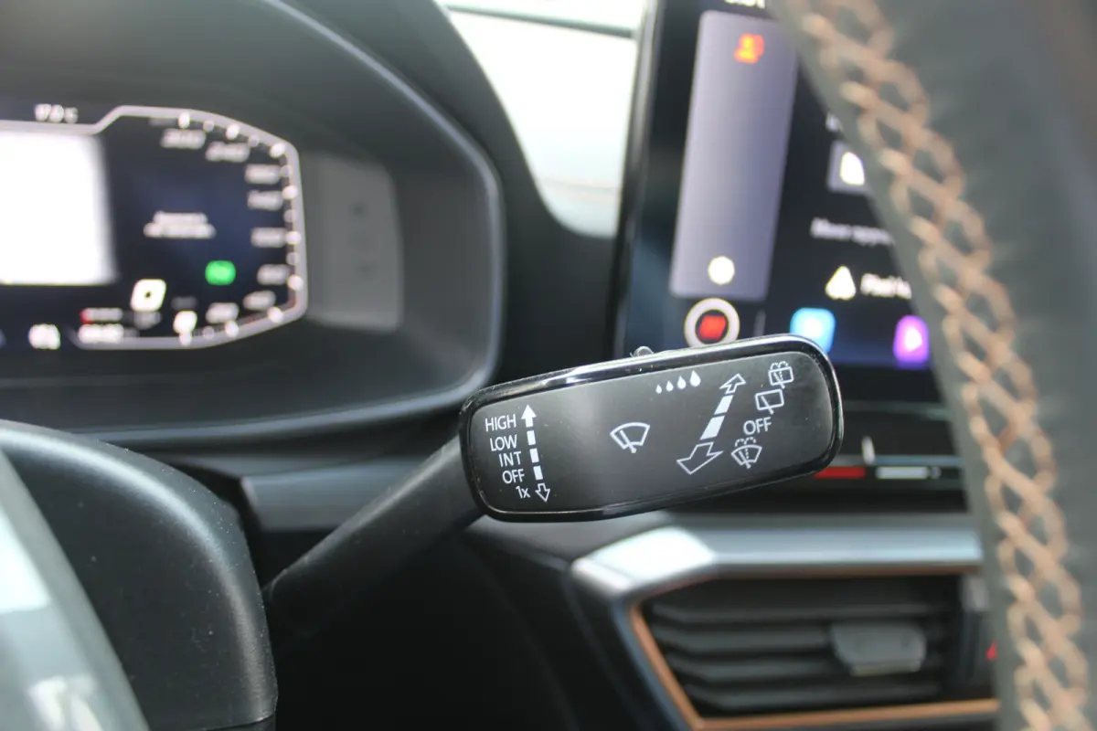 1.4 TSI e-Hybrid Essential Apple Carplay/Android Auto l Voorstoelen verwarmd l Keyless entry / start l stuur verwarmd