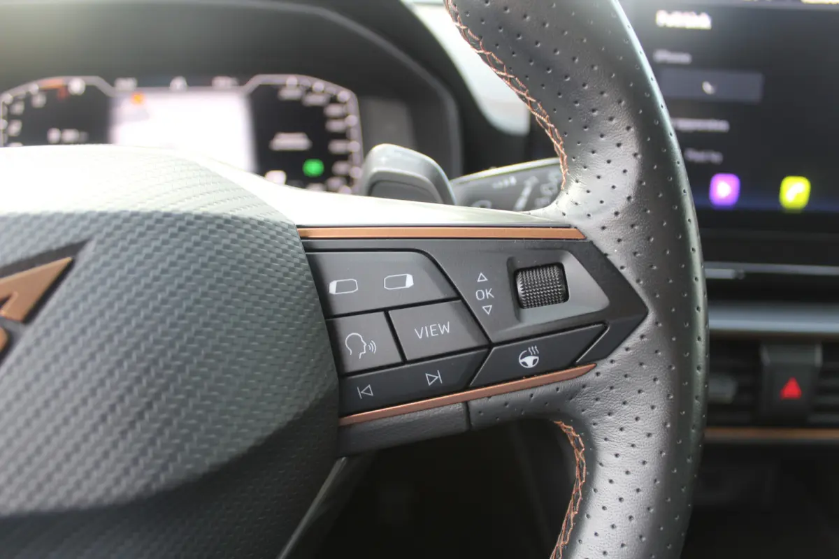 1.4 TSI e-Hybrid Essential Apple Carplay/Android Auto l Voorstoelen verwarmd l Keyless entry / start l stuur verwarmd