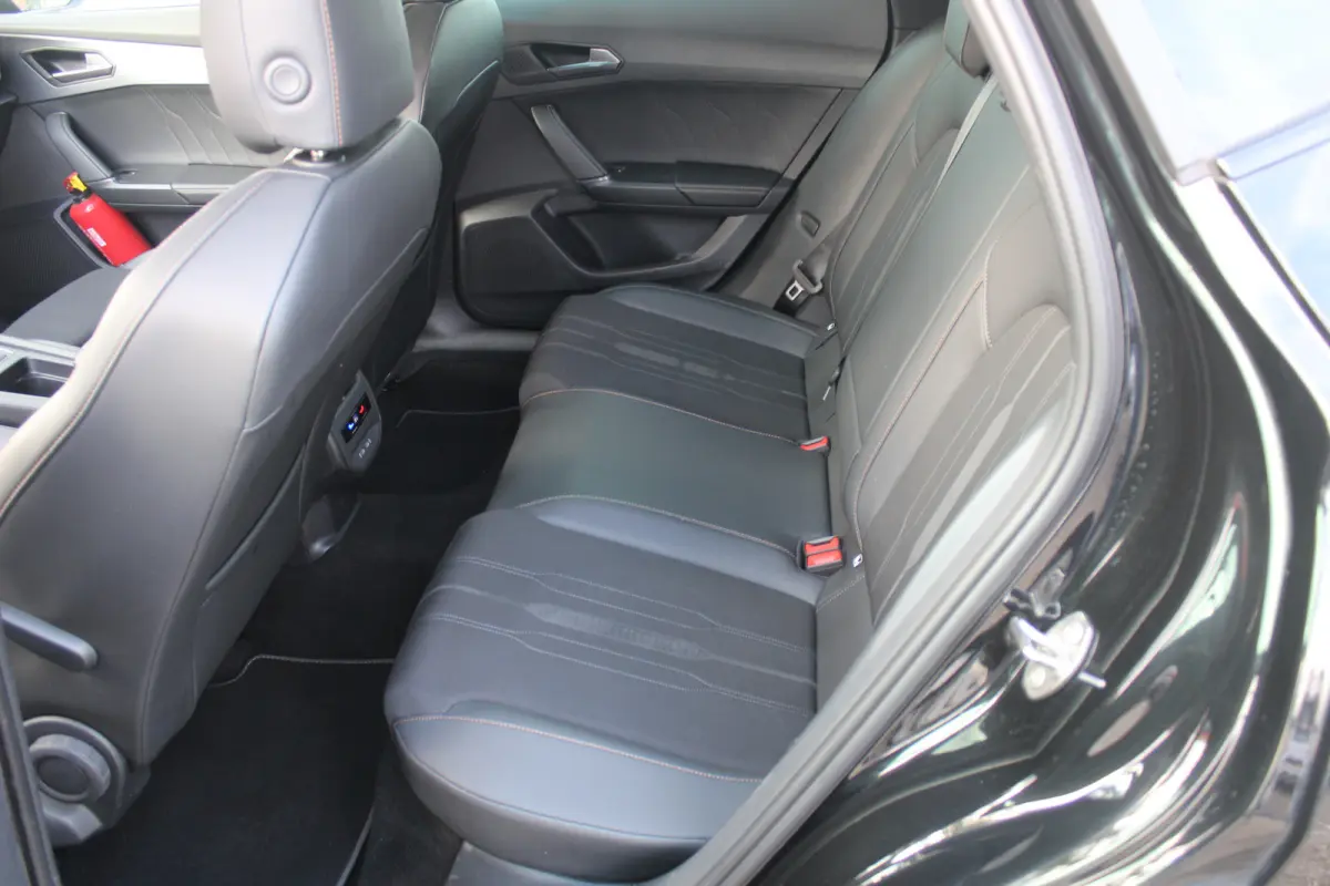 1.4 TSI e-Hybrid Essential Apple Carplay/Android Auto l Voorstoelen verwarmd l Keyless entry / start l stuur verwarmd
