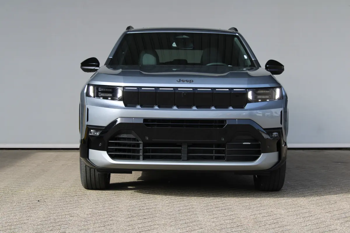 1.2 e-Hybrid First Edition 8 Jaar Garantie | Panoramadak | Elektrisch Verstelbare stoelen | Stoelverwarming en Verkoeling | Stuurwielverwarming | Adaptieve Cruise Control | Drive Assist | Pr