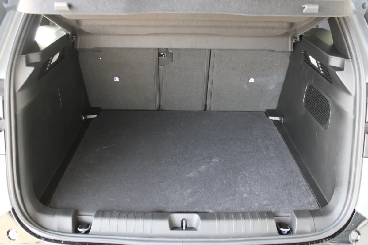 1.2 e-Hybrid First Edition 8 Jaar Garantie | Panoramadak | Elektrisch Verstelbare stoelen | Stoelverwarming en Verkoeling | Stuurwielverwarming | Adaptieve Cruise Control | Drive Assist | Pr