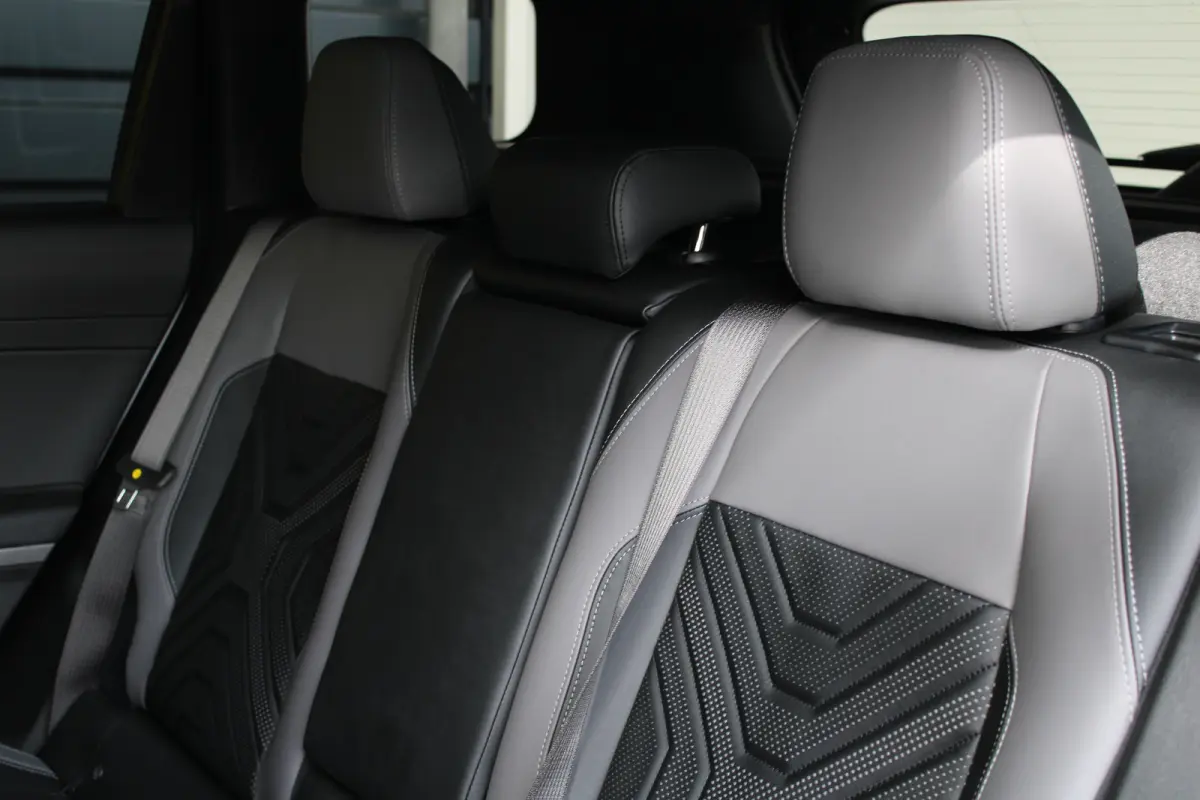 1.2 e-Hybrid First Edition 8 Jaar Garantie | Panoramadak | Elektrisch Verstelbare stoelen | Stoelverwarming en Verkoeling | Stuurwielverwarming | Adaptieve Cruise Control | Drive Assist | Pr