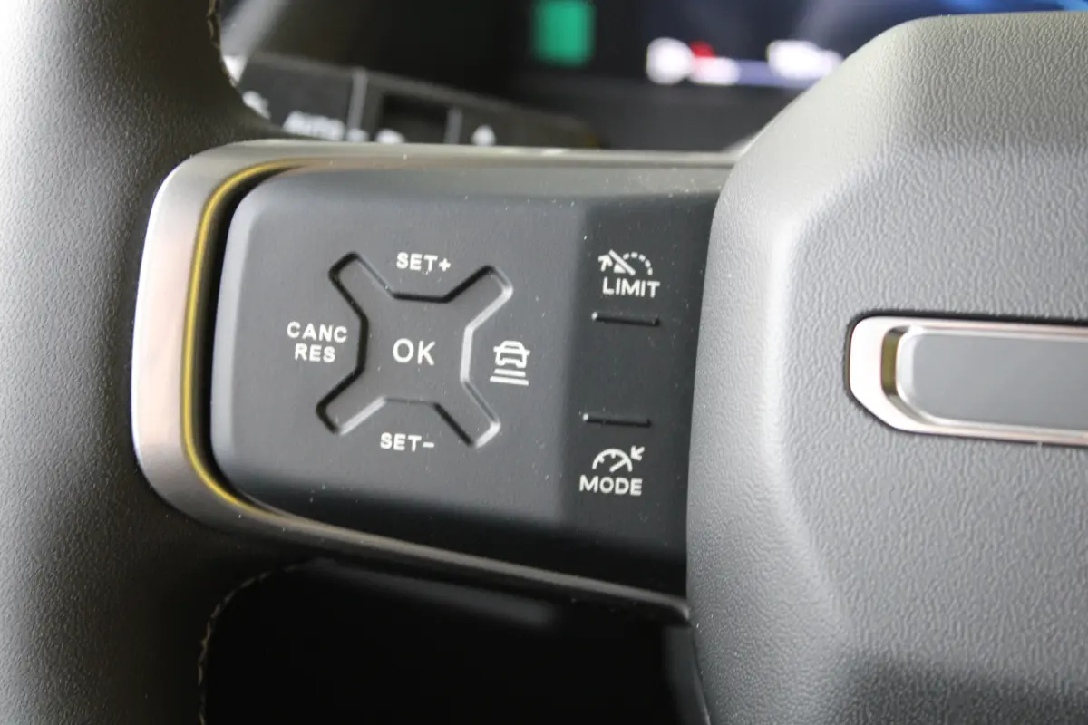 1.2 e-Hybrid First Edition 8 Jaar Garantie | Panoramadak | Elektrisch Verstelbare stoelen | Stoelverwarming en Verkoeling | Stuurwielverwarming | Adaptieve Cruise Control | Drive Assist | Pr