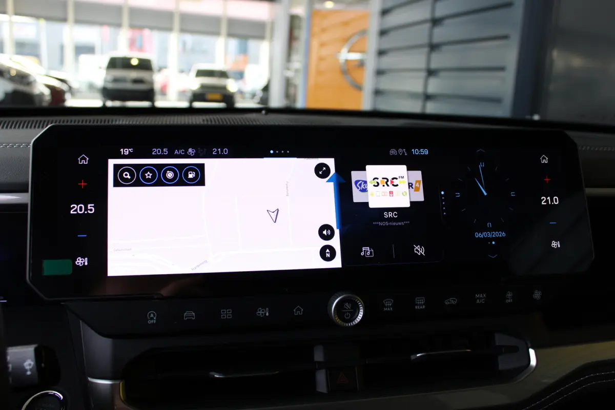 1.2 e-Hybrid First Edition 8 Jaar Garantie | Panoramadak | Elektrisch Verstelbare stoelen | Stoelverwarming en Verkoeling | Stuurwielverwarming | Adaptieve Cruise Control | Drive Assist | Pr
