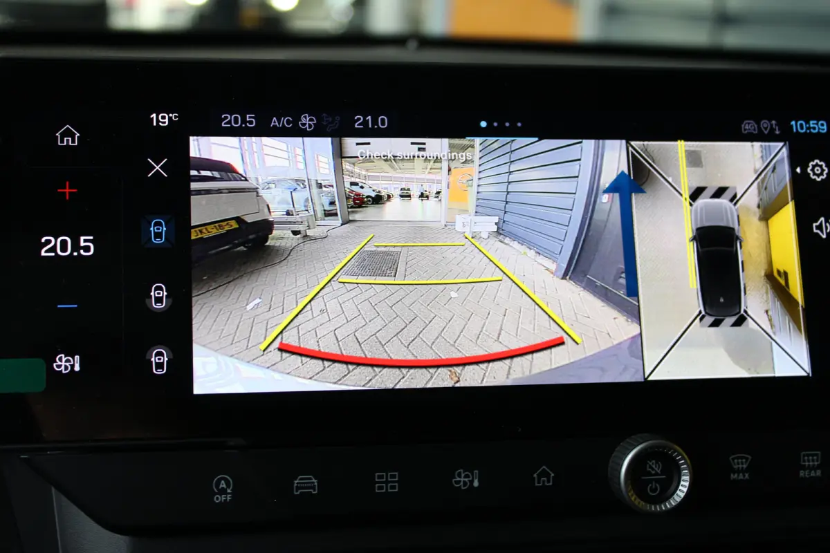 1.2 e-Hybrid First Edition 8 Jaar Garantie | Panoramadak | Elektrisch Verstelbare stoelen | Stoelverwarming en Verkoeling | Stuurwielverwarming | Adaptieve Cruise Control | Drive Assist | Pr