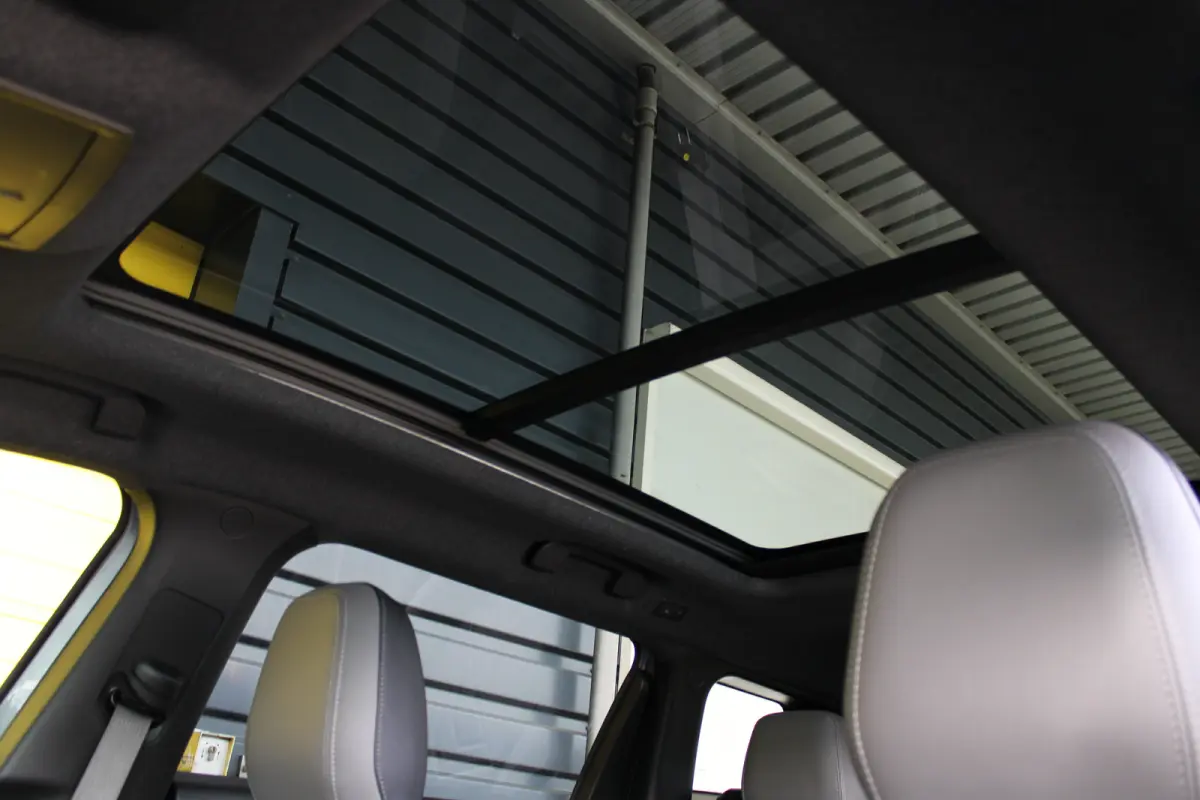 1.2 e-Hybrid First Edition 8 Jaar Garantie | Panoramadak | Elektrisch Verstelbare stoelen | Stoelverwarming en Verkoeling | Stuurwielverwarming | Adaptieve Cruise Control | Drive Assist | Pr