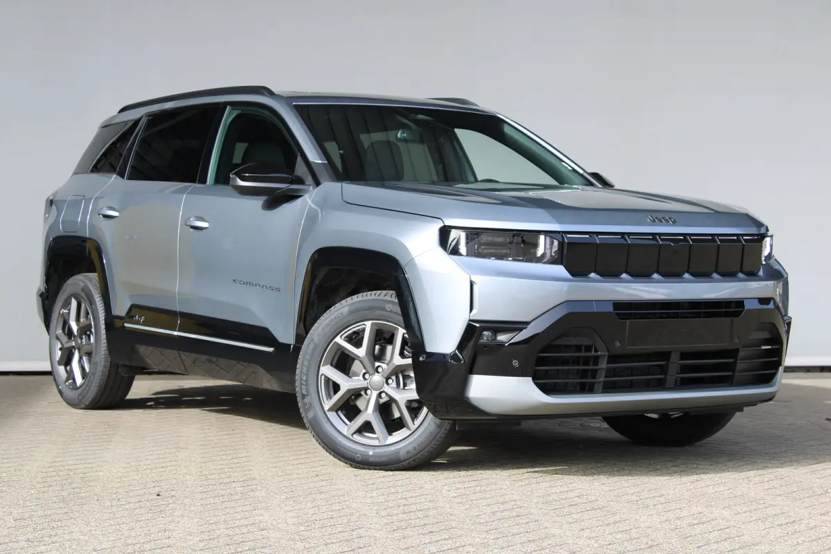 1.2 e-Hybrid First Edition 8 Jaar Garantie | Panoramadak | Elektrisch Verstelbare stoelen | Stoelverwarming en Verkoeling | Stuurwielverwarming | Adaptieve Cruise Control | Drive Assist | Pr