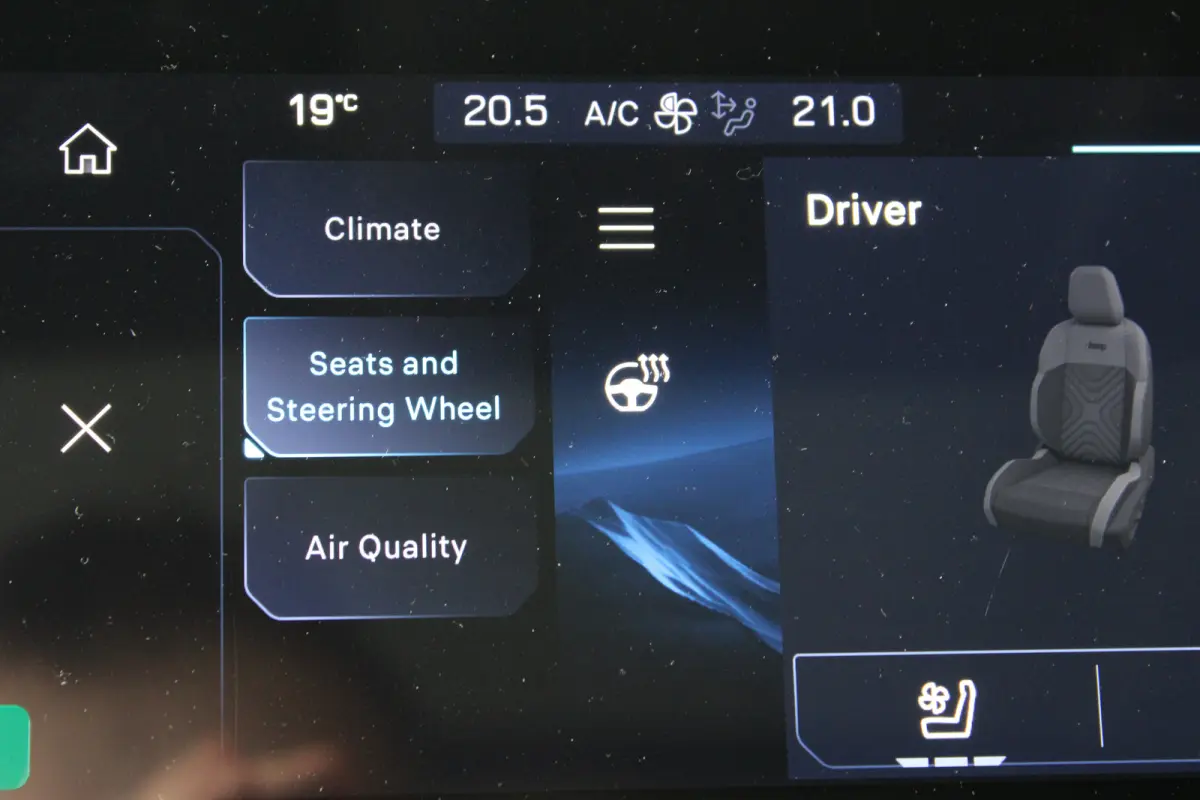 1.2 e-Hybrid First Edition 8 Jaar Garantie | Panoramadak | Elektrisch Verstelbare stoelen | Stoelverwarming en Verkoeling | Stuurwielverwarming | Adaptieve Cruise Control | Drive Assist | Pr
