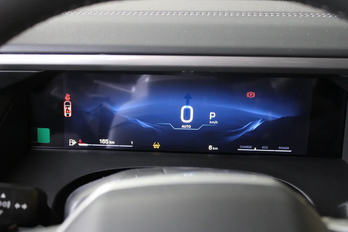 1.2 e-Hybrid First Edition 8 Jaar Garantie | Panoramadak | Elektrisch Verstelbare stoelen | Stoelverwarming en Verkoeling | Stuurwielverwarming | Adaptieve Cruise Control | Drive Assist | Pr