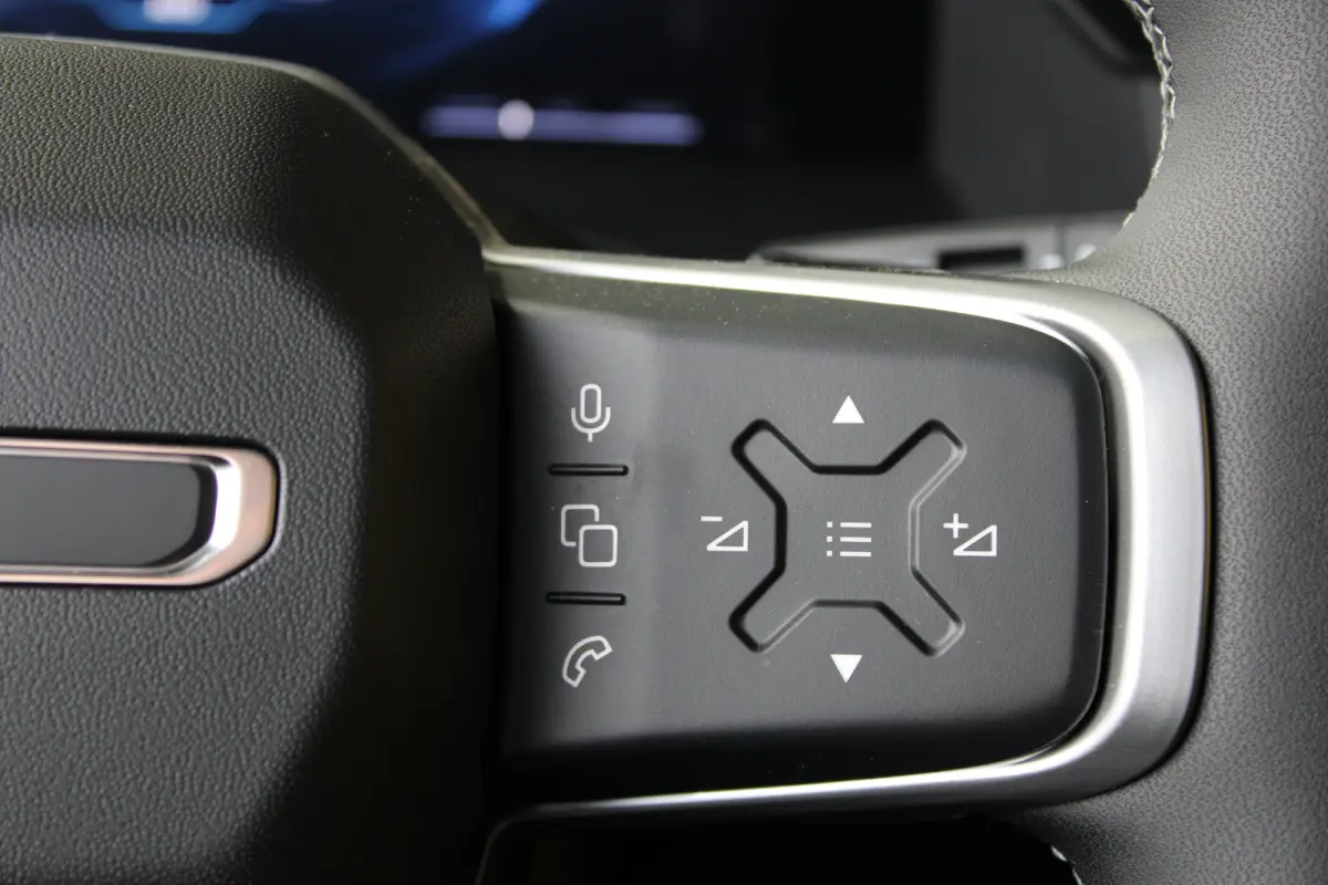 1.2 e-Hybrid First Edition 8 Jaar Garantie | Panoramadak | Elektrisch Verstelbare stoelen | Stoelverwarming en Verkoeling | Stuurwielverwarming | Adaptieve Cruise Control | Drive Assist | Pr