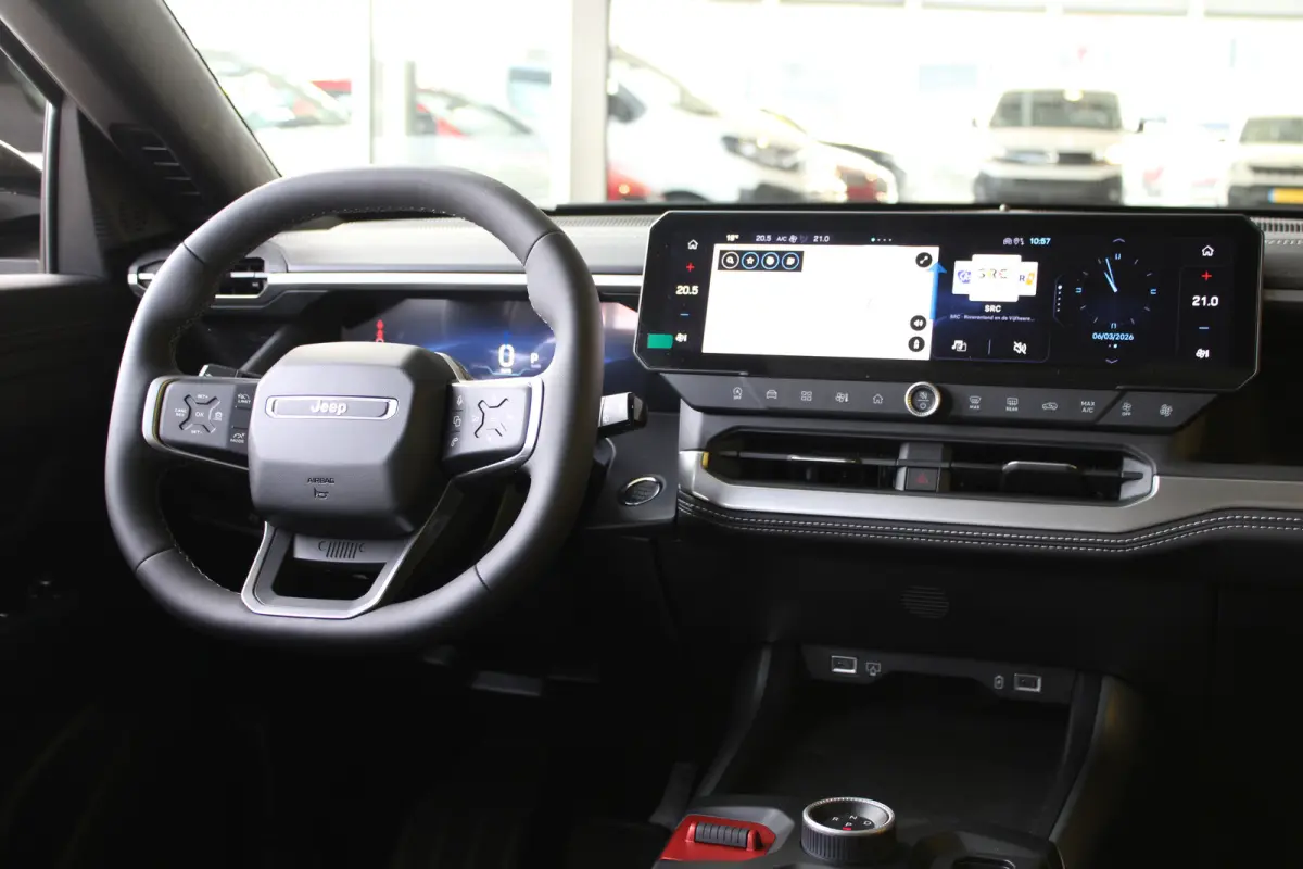 1.2 e-Hybrid First Edition 8 Jaar Garantie | Panoramadak | Elektrisch Verstelbare stoelen | Stoelverwarming en Verkoeling | Stuurwielverwarming | Adaptieve Cruise Control | Drive Assist | Pr