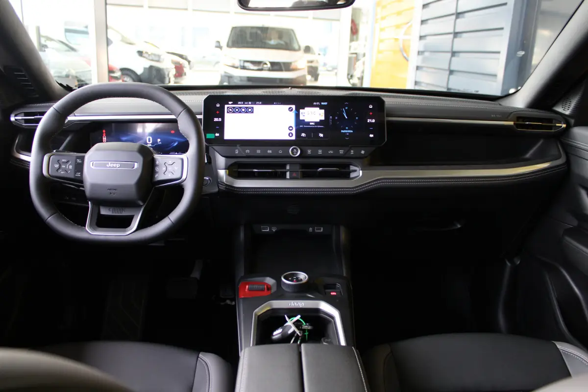 1.2 e-Hybrid First Edition 8 Jaar Garantie | Panoramadak | Elektrisch Verstelbare stoelen | Stoelverwarming en Verkoeling | Stuurwielverwarming | Adaptieve Cruise Control | Drive Assist | Pr